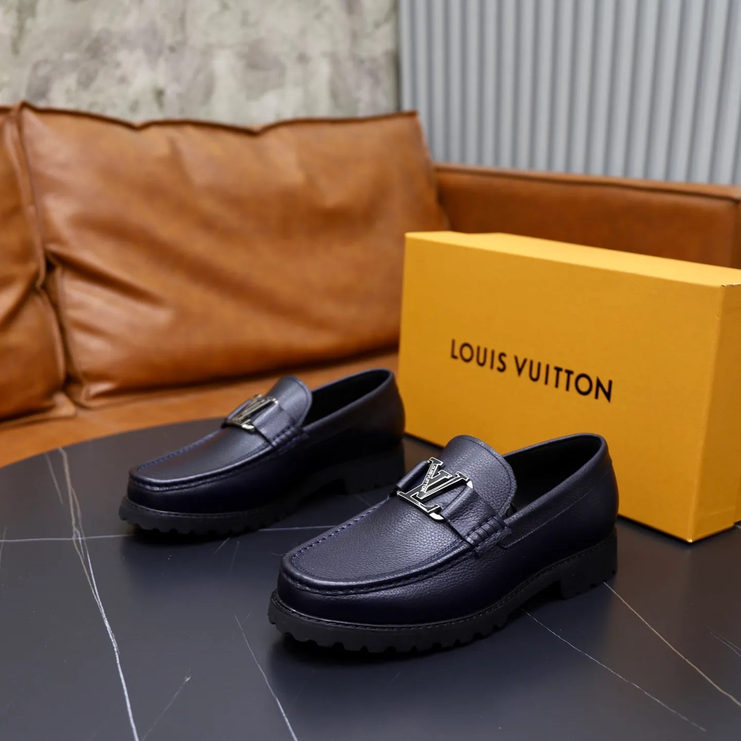 Men's men's shoes💰600💰Louis Vuitton LV men's classic Oxford shoes, men's business formal boutique leather shoes, classic style, almond kernel exquisite toe, ultimate art, the whole shoe is made of imported cow leather (open edge beads), carefully selected, fine pores, excellent gloss, soft texture, strong toughness, durable and not easy to deform, apricot calf leather lining, soft, comfortable, sweat-absorbent and breathable. Foam outsole, original box and dust bag packaging! Size: 38–44 (45/46 customized)